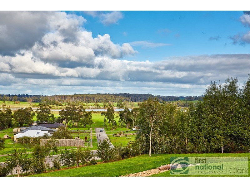 14 Bunjil Drive, Drouin VIC 3818