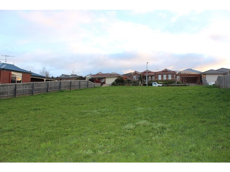 4 Carbine Court, Drouin VIC 3818