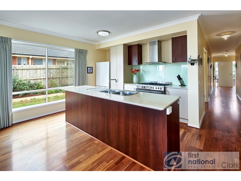 13 Bateson Court, Drouin VIC 3818