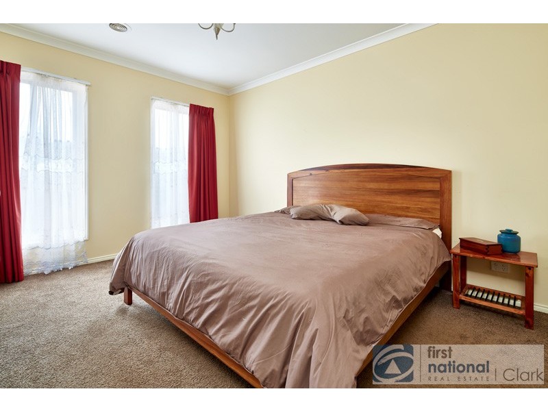 13 Bateson Court, Drouin VIC 3818