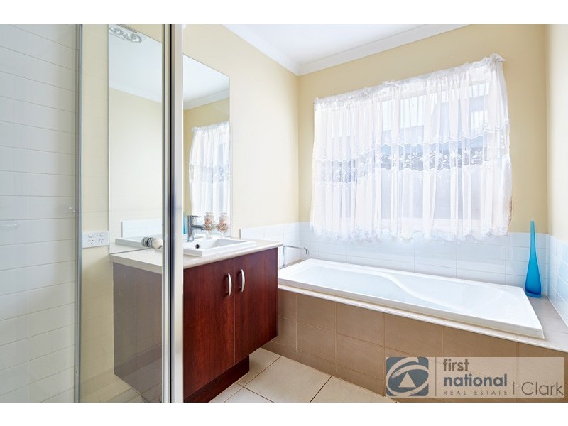 13 Bateson Court, Drouin VIC 3818