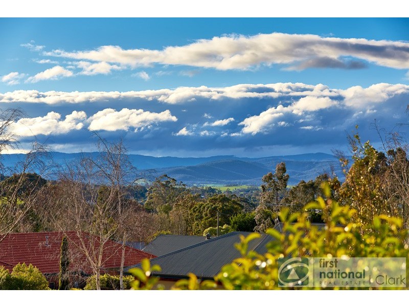 10 Jackson Drive, Drouin VIC 3818