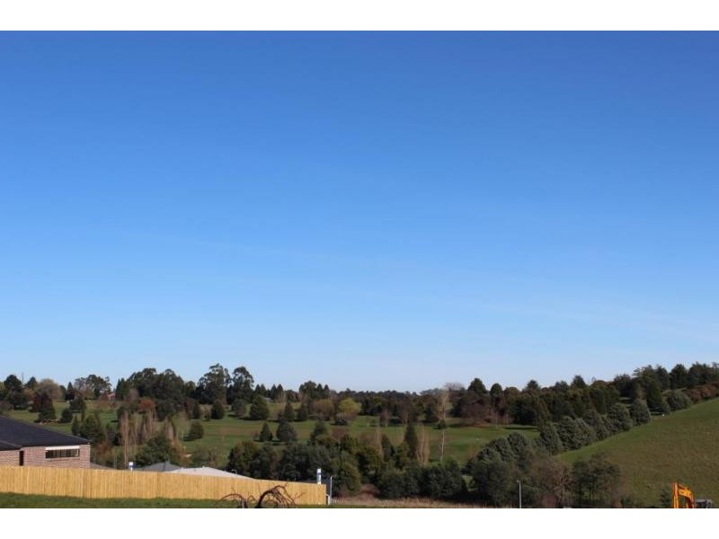 76 Myrtle Crescent, Warragul VIC 3820