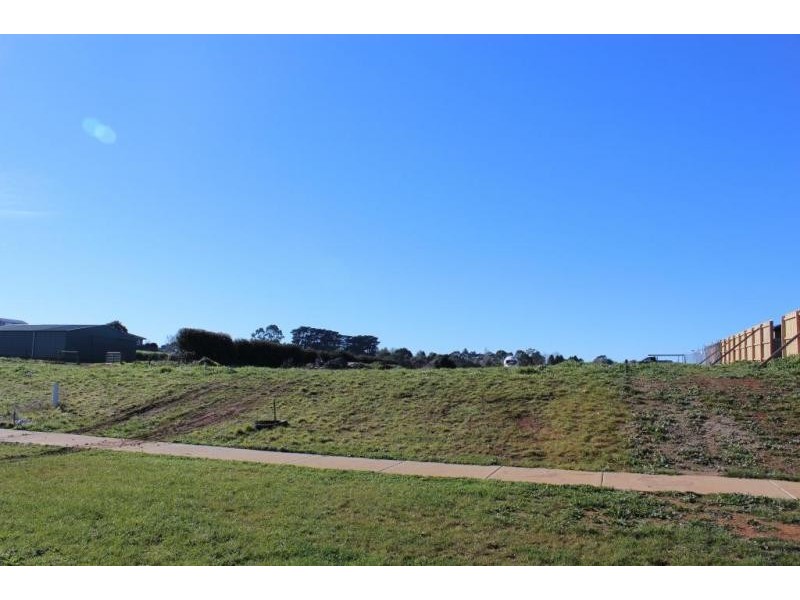 76 Myrtle Crescent, Warragul VIC 3820