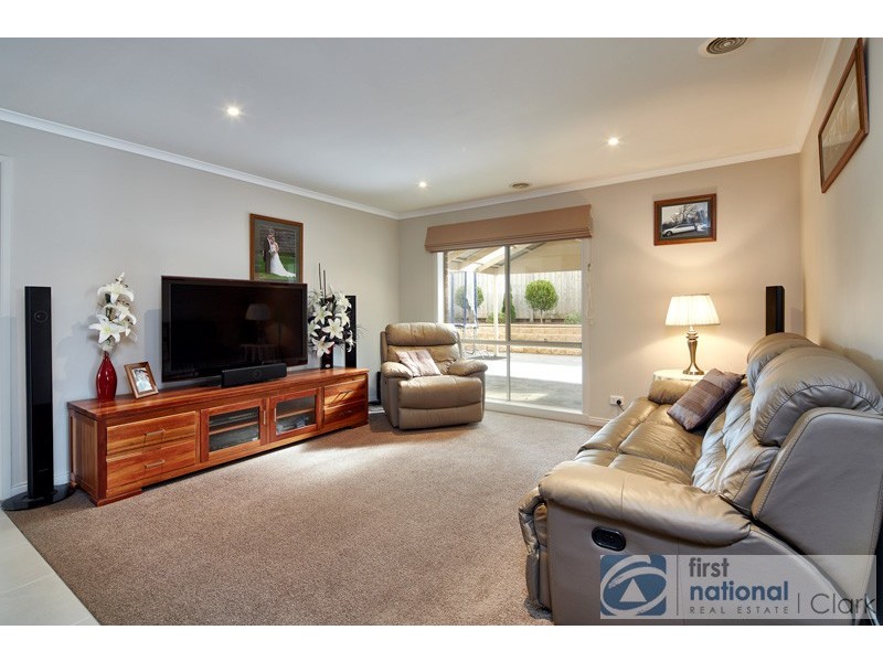 2 Mountain Vista Court, Drouin VIC 3818