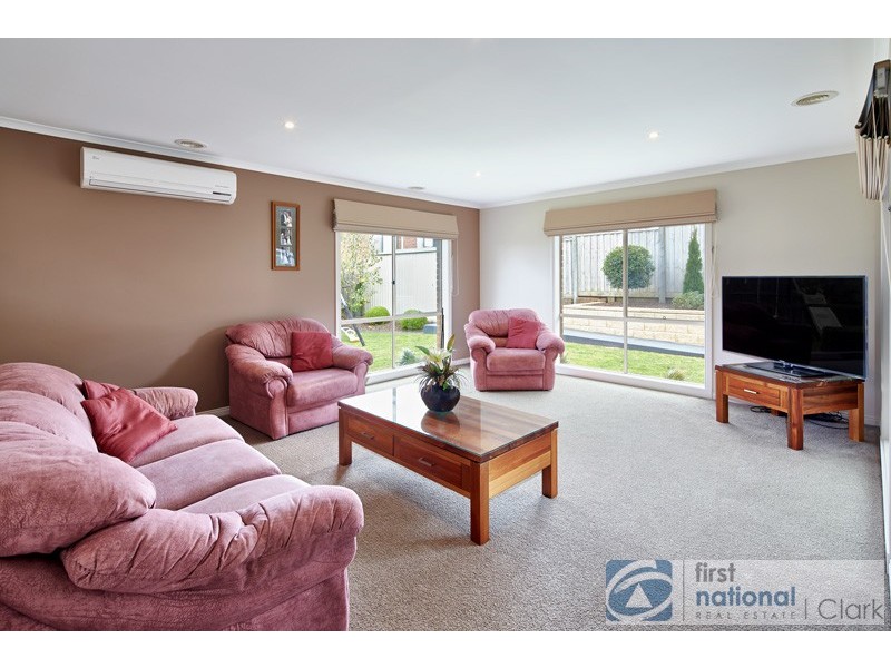 2 Mountain Vista Court, Drouin VIC 3818