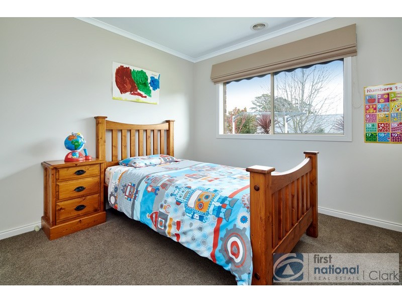 2 Mountain Vista Court, Drouin VIC 3818
