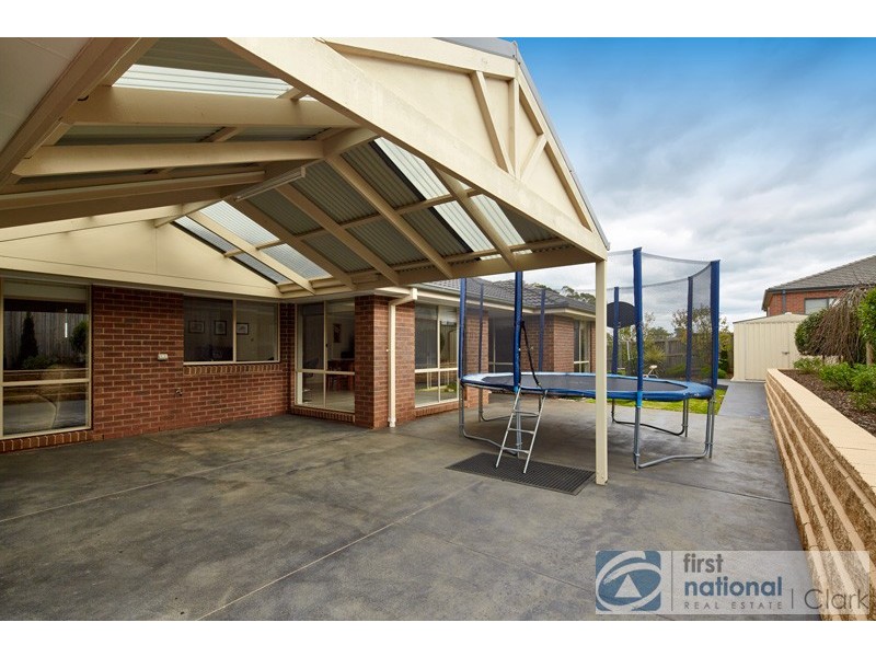 2 Mountain Vista Court, Drouin VIC 3818