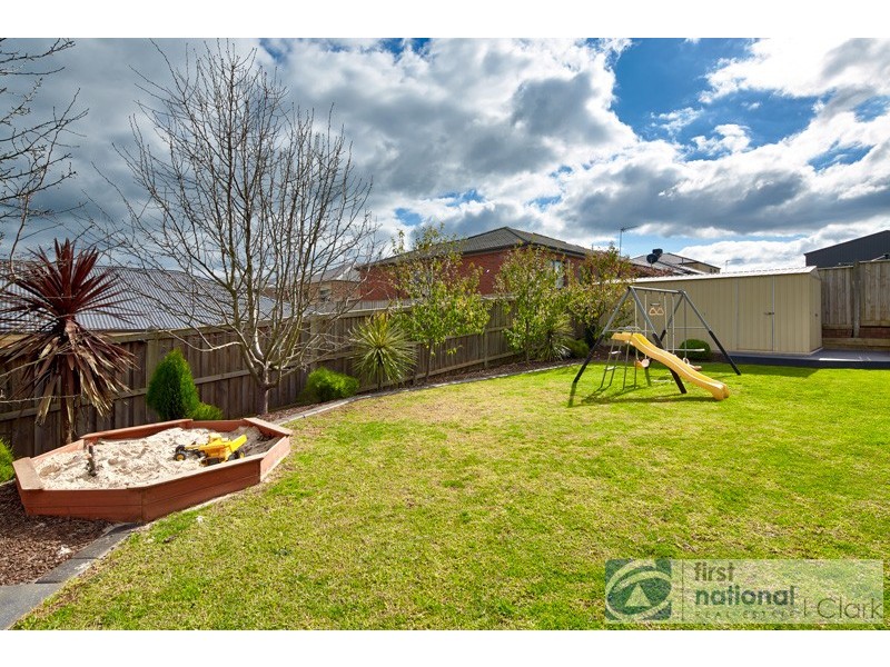 2 Mountain Vista Court, Drouin VIC 3818