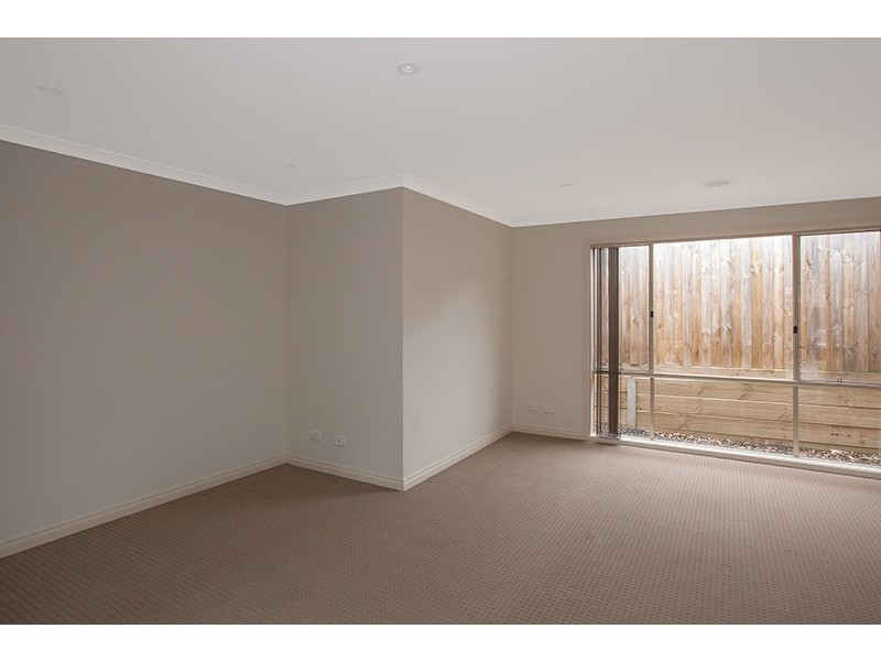 2/12 Abeckett Road, Bunyip VIC 3815