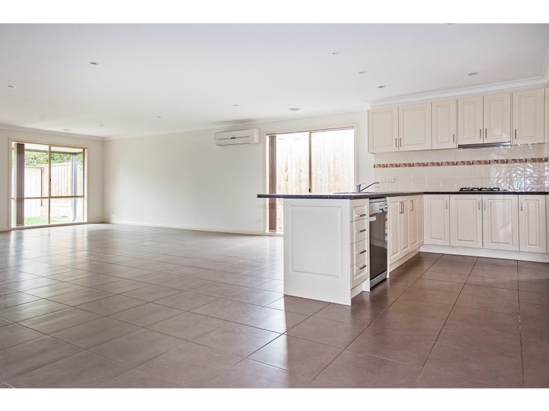 2/12 Abeckett Road, Bunyip VIC 3815