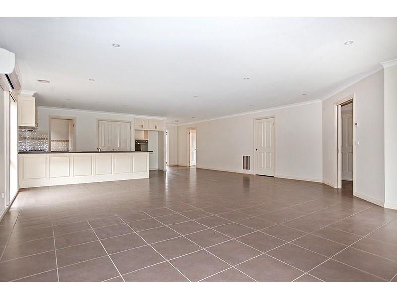 2/12 Abeckett Road, Bunyip VIC 3815