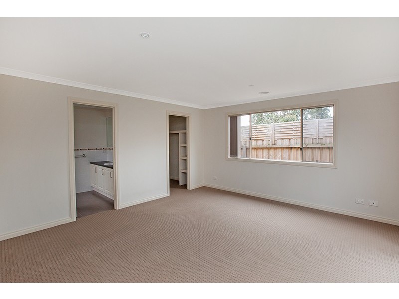 2/12 Abeckett Road, Bunyip VIC 3815