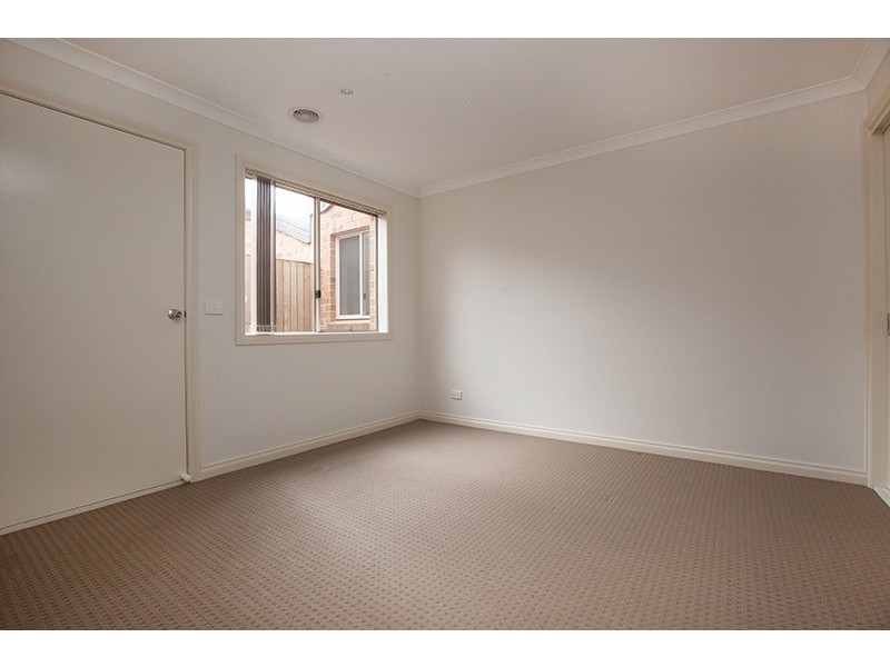 2/12 Abeckett Road, Bunyip VIC 3815