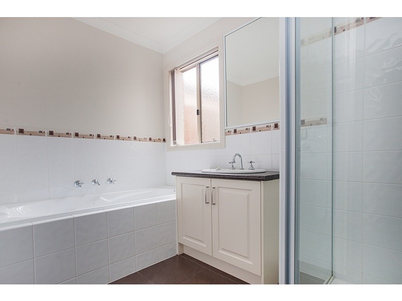 2/12 Abeckett Road, Bunyip VIC 3815