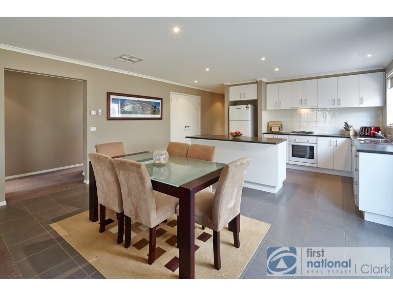 13 Eucalypt Court, Drouin VIC 3818