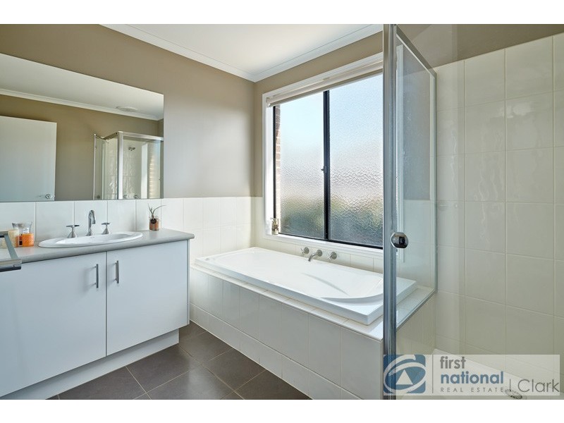 13 Eucalypt Court, Drouin VIC 3818