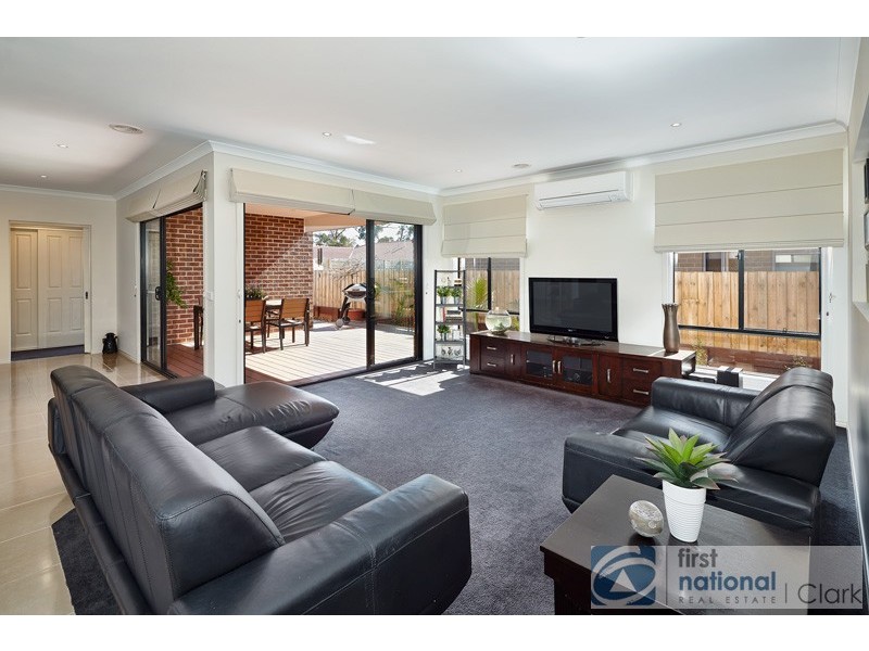 63 Summerhill Boulevard, Drouin VIC 3818