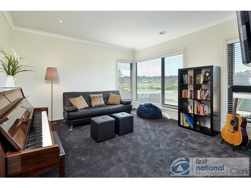 63 Summerhill Boulevard, Drouin VIC 3818