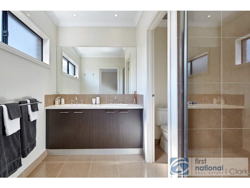 63 Summerhill Boulevard, Drouin VIC 3818