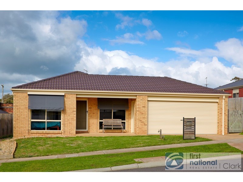 8 Rivendale Crescent, Drouin VIC 3818