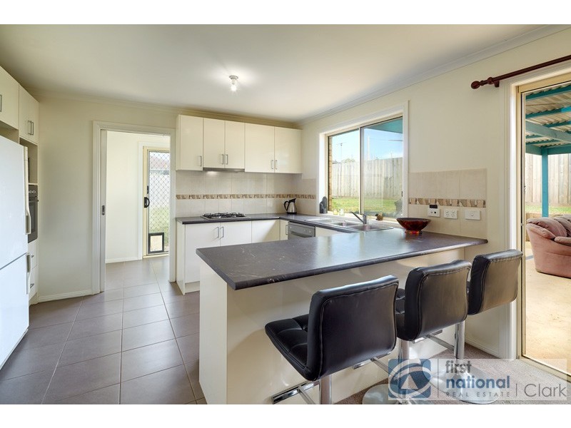 8 Rivendale Crescent, Drouin VIC 3818