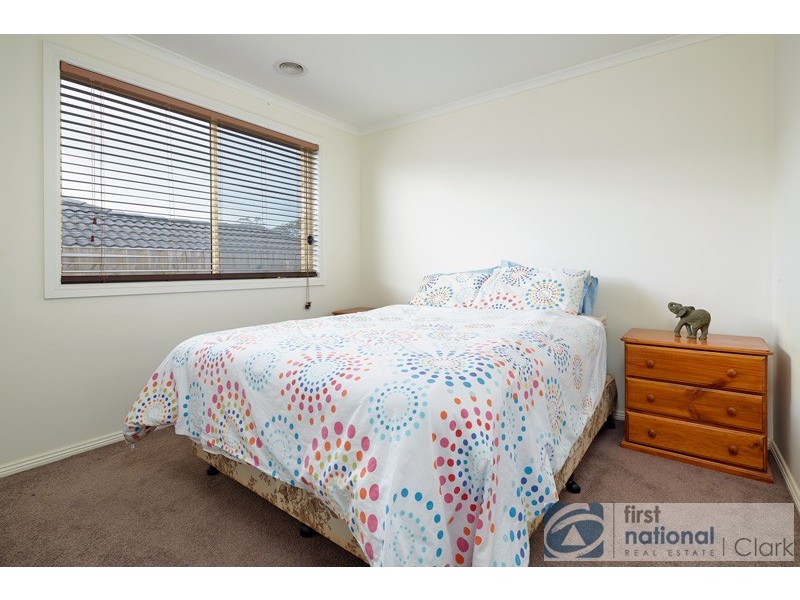 8 Rivendale Crescent, Drouin VIC 3818