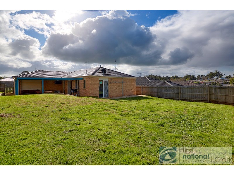8 Rivendale Crescent, Drouin VIC 3818