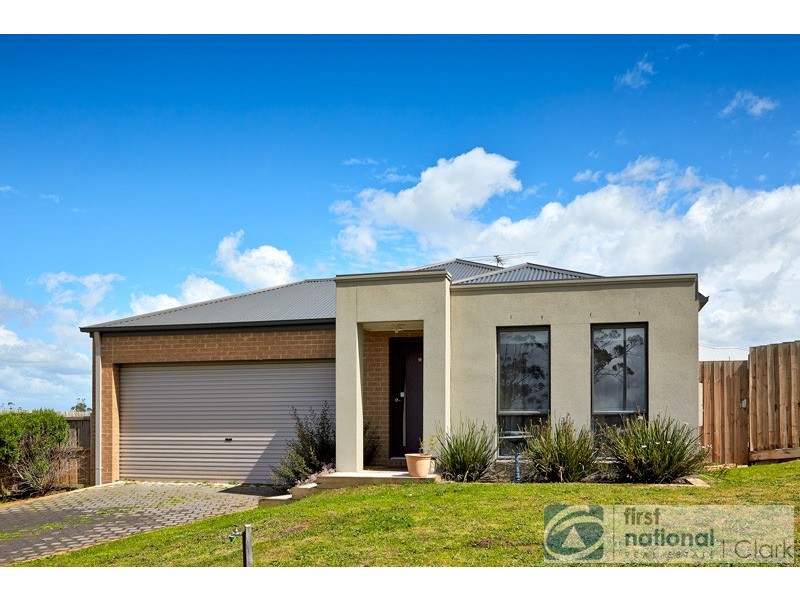 11 Sutherland Way, Drouin VIC 3818