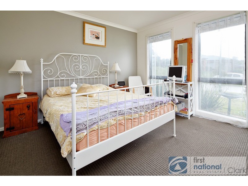 11 Sutherland Way, Drouin VIC 3818