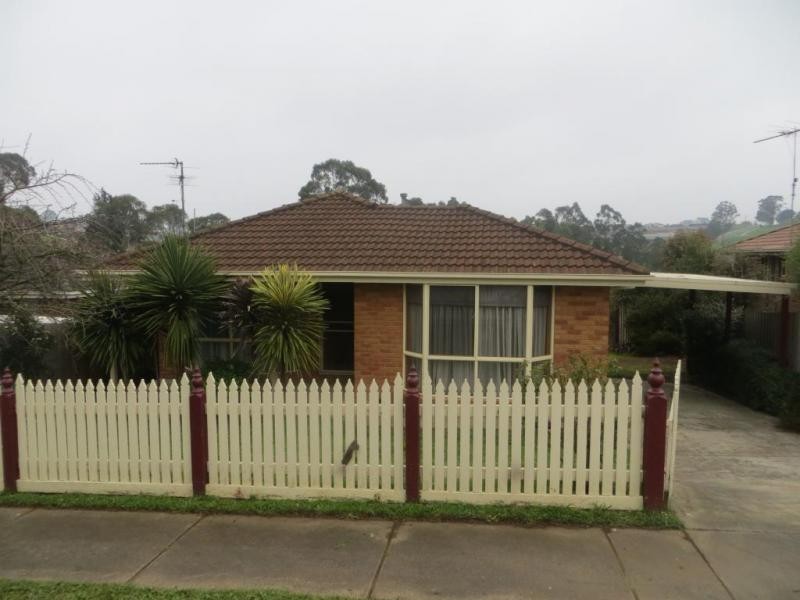 13 Walker Drive, Drouin VIC 3818
