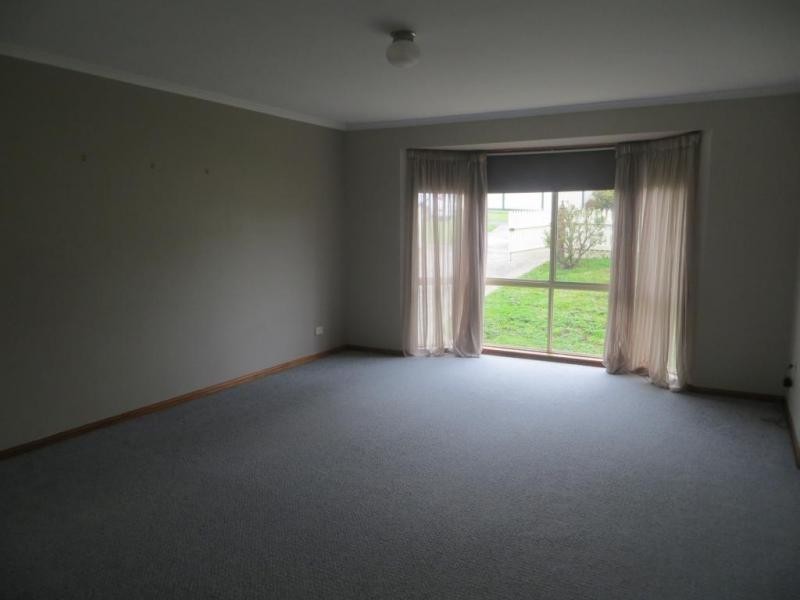13 Walker Drive, Drouin VIC 3818