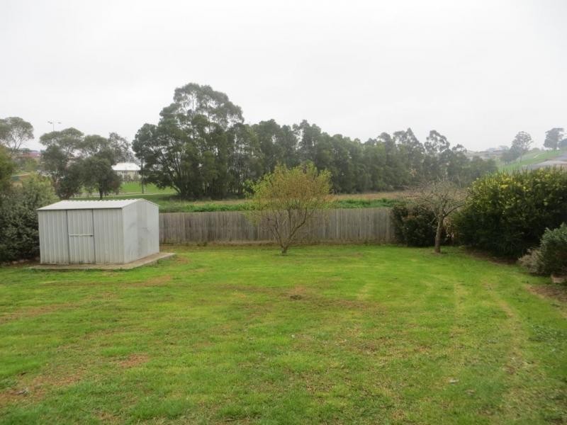 13 Walker Drive, Drouin VIC 3818