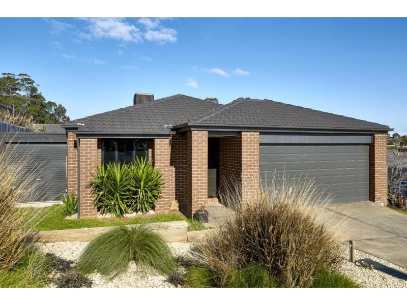 13 Eucalypt Court, Drouin VIC 3818
