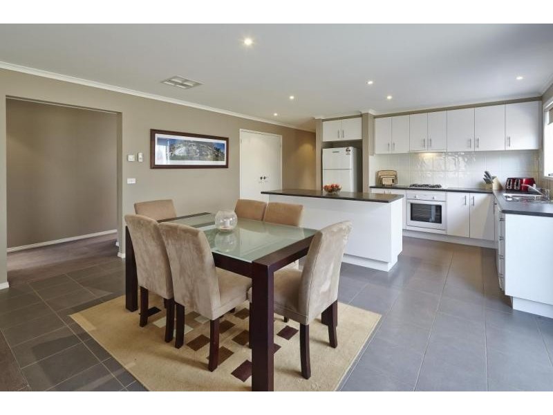 13 Eucalypt Court, Drouin VIC 3818