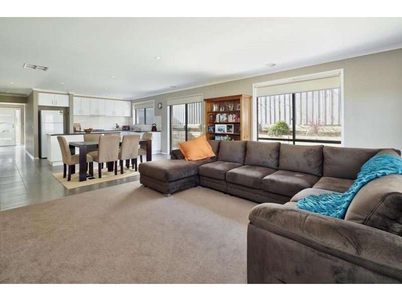 13 Eucalypt Court, Drouin VIC 3818