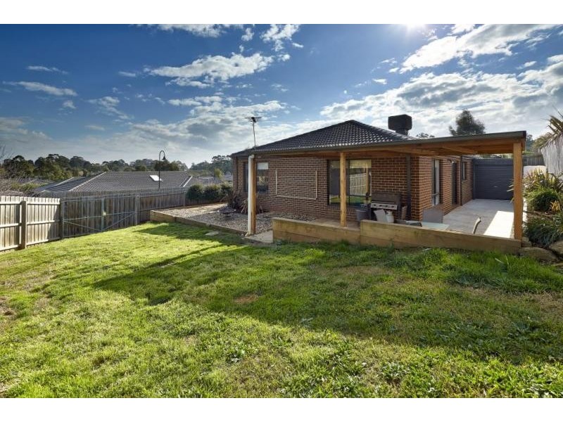 13 Eucalypt Court, Drouin VIC 3818