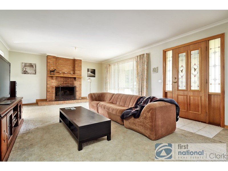 15 Wallace Crescent, Drouin VIC 3818