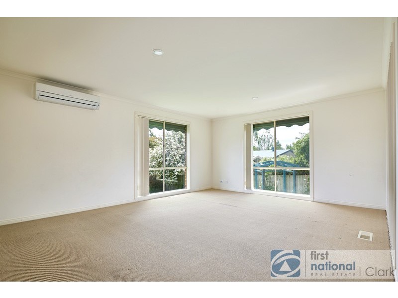 3 Wallace Crescent, Drouin VIC 3818