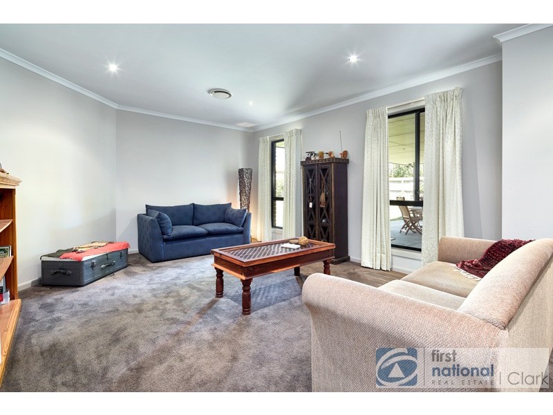 8 Picadilly Court, Drouin VIC 3818