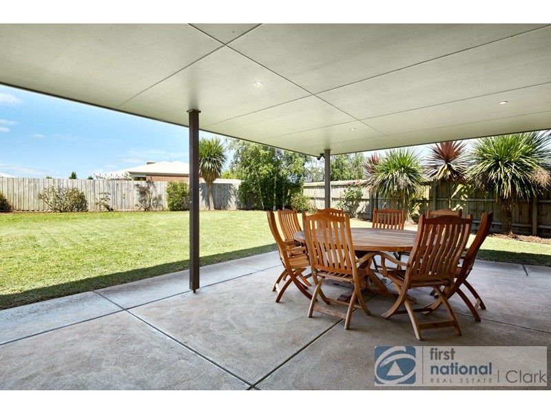 8 Picadilly Court, Drouin VIC 3818