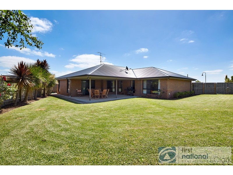 8 Picadilly Court, Drouin VIC 3818