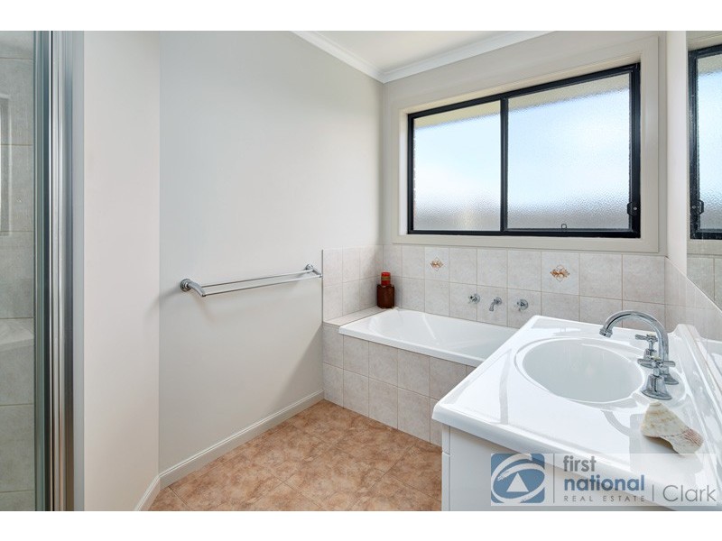 8 Picadilly Court, Drouin VIC 3818