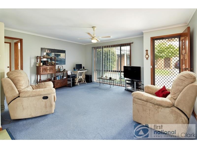 2/16 Cambridge Drive, Warragul VIC 3820