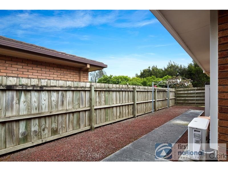 2/16 Cambridge Drive, Warragul VIC 3820