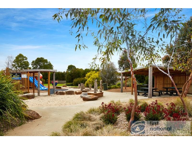 2/16 Cambridge Drive, Warragul VIC 3820
