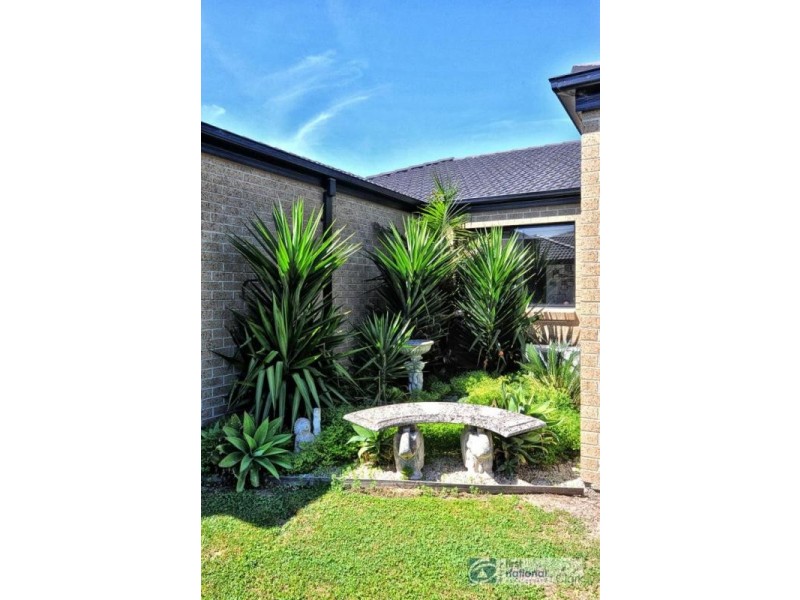 21 Villeneuve Drive, Trafalgar VIC 3824