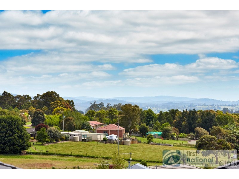 63 Walker Drive, Drouin VIC 3818