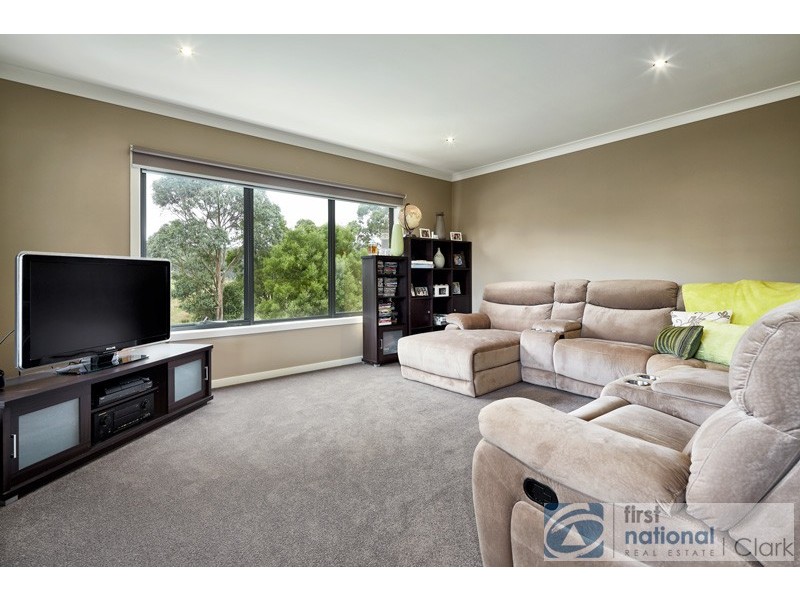 2 Chester Court, Drouin VIC 3818