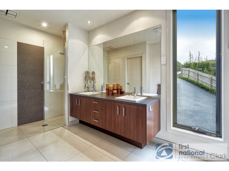 2 Chester Court, Drouin VIC 3818